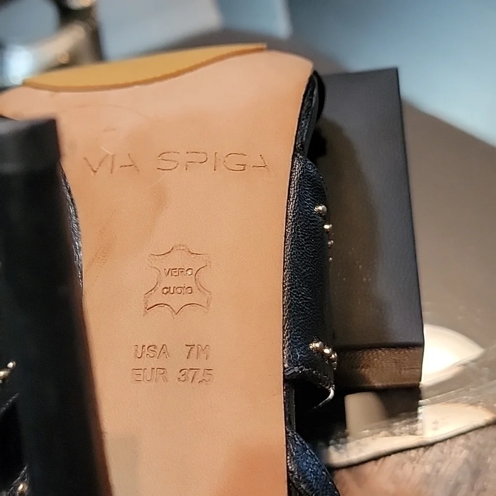 VIA Spiga ,black leather ,caged with gold studs , 37.5 . - Picture 7 of 11